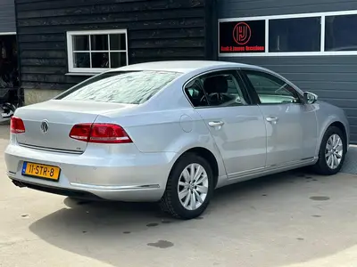 Volkswagen Passat - Thumbnail 32