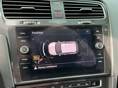 Volkswagen Golf - Thumbnail 23