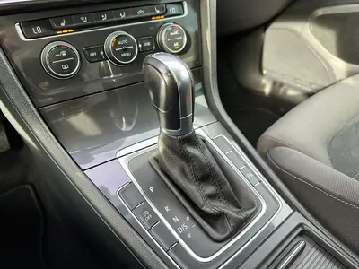 Volkswagen Golf - Thumbnail 25