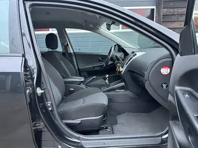 Kia cee'd - Thumbnail 11