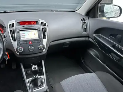 Kia cee'd - Thumbnail 13