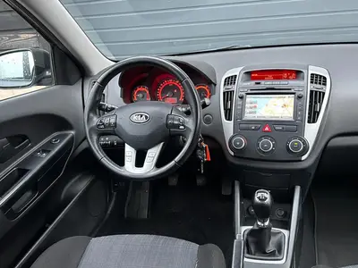 Kia cee'd - Thumbnail 14