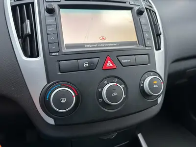 Kia cee'd - Thumbnail 17