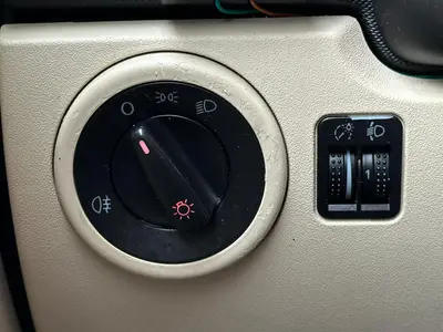 Volkswagen New Beetle - Thumbnail 23