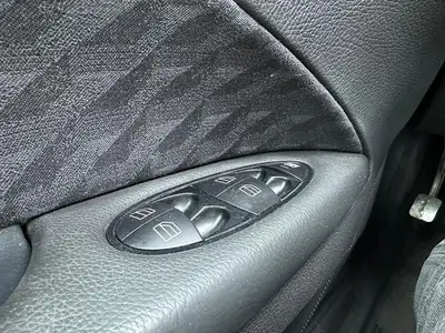 Mercedes-Benz E-Klasse - Thumbnail 25