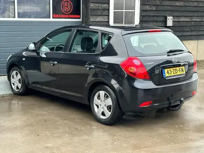 Kia cee'd - Thumbnail 24