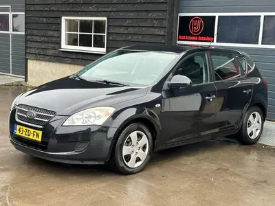 Kia cee'd - Thumbnail 25