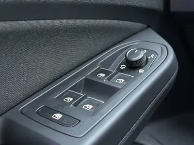 Volkswagen Golf - Thumbnail 31