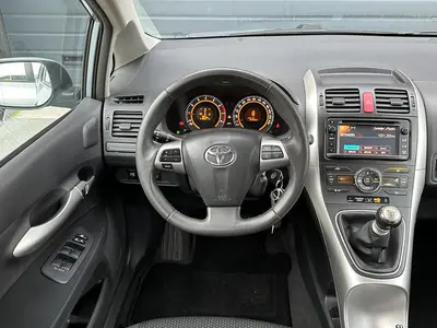 Toyota Auris - Thumbnail 15