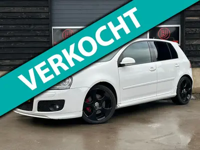 Volkswagen Golf - Thumbnail 1