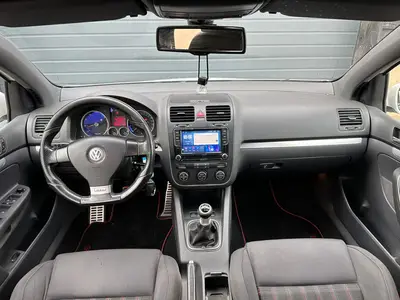 Volkswagen Golf - Thumbnail 11