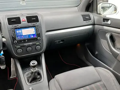 Volkswagen Golf - Thumbnail 12