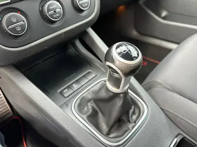 Volkswagen Golf - Thumbnail 21