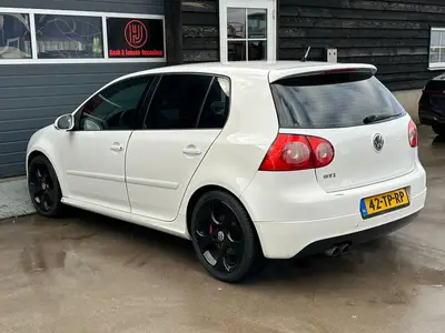 Volkswagen Golf - Thumbnail 23