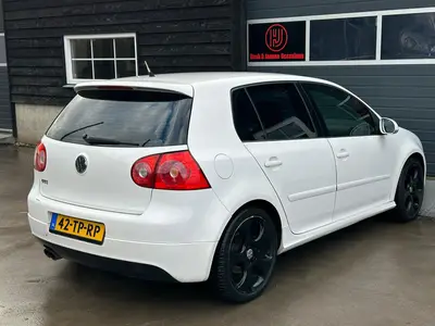 Volkswagen Golf - Thumbnail 25