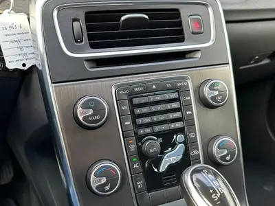Volvo V60 - Thumbnail 25