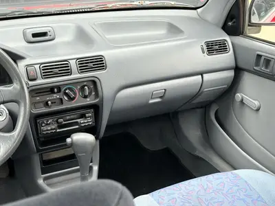 Toyota Starlet - Thumbnail 13