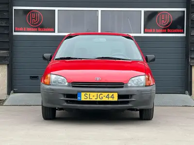 Toyota Starlet - Thumbnail 8
