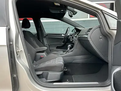 Volkswagen Golf - Thumbnail 11