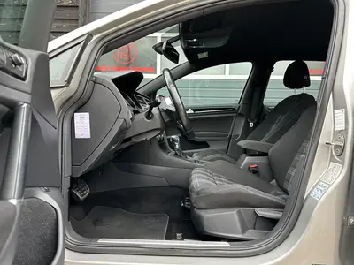 Volkswagen Golf - Thumbnail 12