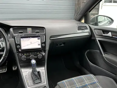 Volkswagen Golf - Thumbnail 14