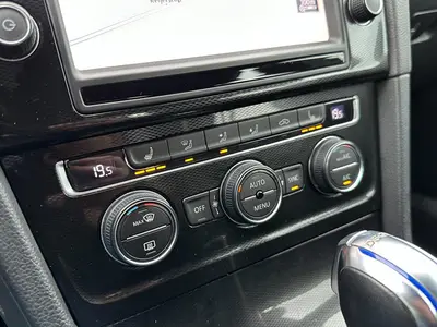 Volkswagen Golf - Thumbnail 21