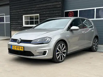 Volkswagen Golf - Thumbnail 30
