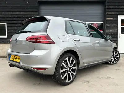 Volkswagen Golf - Thumbnail 4