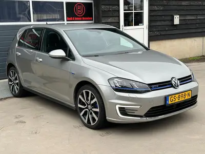 Volkswagen Golf - Thumbnail 32