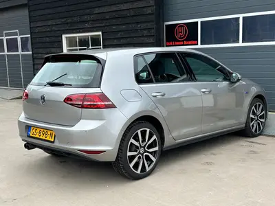 Volkswagen Golf - Thumbnail 33