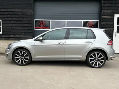Volkswagen Golf - Thumbnail 8