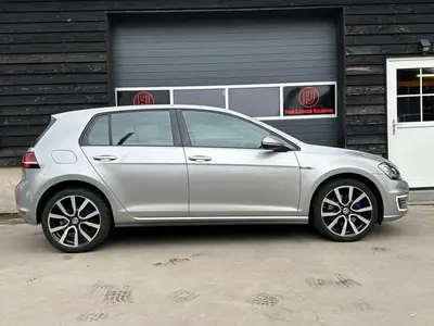 Volkswagen Golf - Thumbnail 9