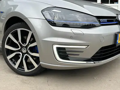 Volkswagen Golf - Thumbnail 10