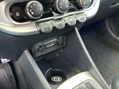 Kia Rio - Thumbnail 17