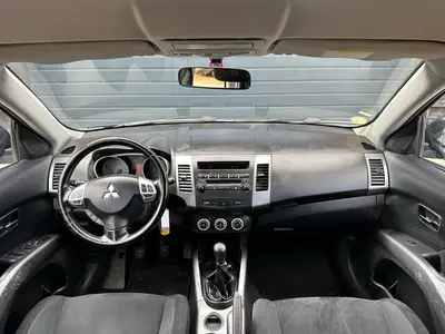 Mitsubishi Outlander - Thumbnail 12