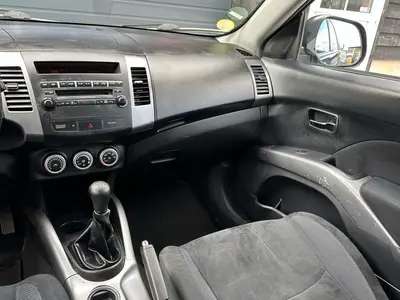 Mitsubishi Outlander - Thumbnail 13