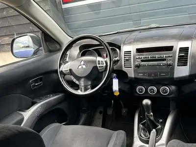 Mitsubishi Outlander - Thumbnail 14