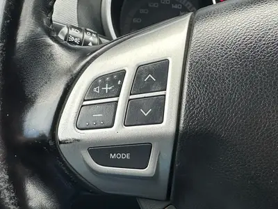 Mitsubishi Outlander - Thumbnail 18