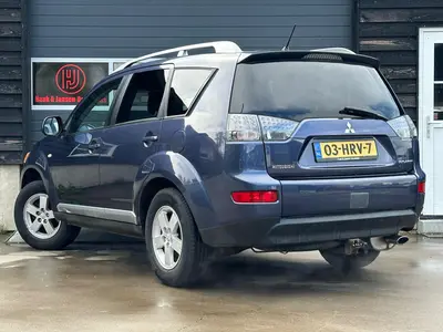 Mitsubishi Outlander - Thumbnail 4