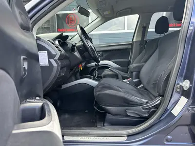Mitsubishi Outlander - Thumbnail 10