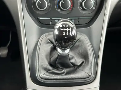 Ford Kuga - Thumbnail 28