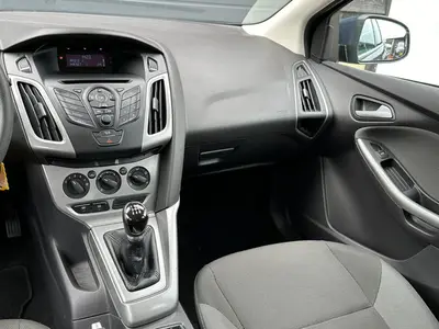 Ford FOCUS Wagon - Thumbnail 13