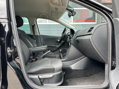 Volkswagen Polo - Thumbnail 10