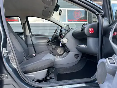 Peugeot 107 - Thumbnail 10