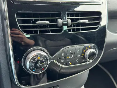 Renault Clio - Thumbnail 18