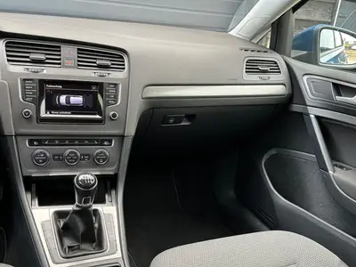 Volkswagen Golf - Thumbnail 13