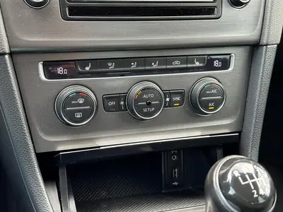Volkswagen Golf - Thumbnail 17