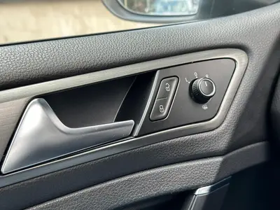 Volkswagen Golf - Thumbnail 23