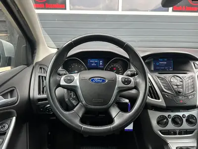 Ford Focus - Thumbnail 14