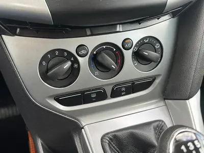 Ford Focus - Thumbnail 18